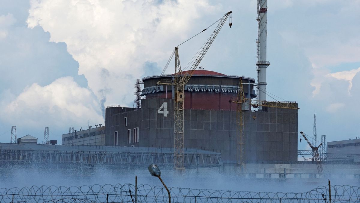 Od Záporožské jaderné elektrárny je znovu hlášeno ostřelování